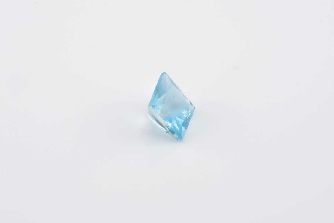 Aquamarine - 1.10 Ct Cushion Cut  VS-VVS Clarity