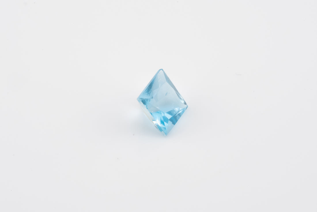 Aquamarine - 1.10 Ct Cushion Cut  VS-VVS Clarity