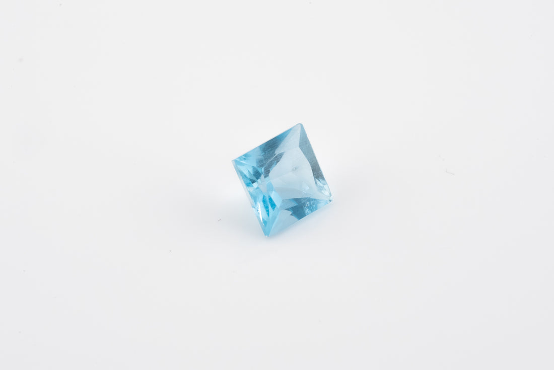 Aquamarine - 1.10 Ct Cushion Cut  VS-VVS Clarity