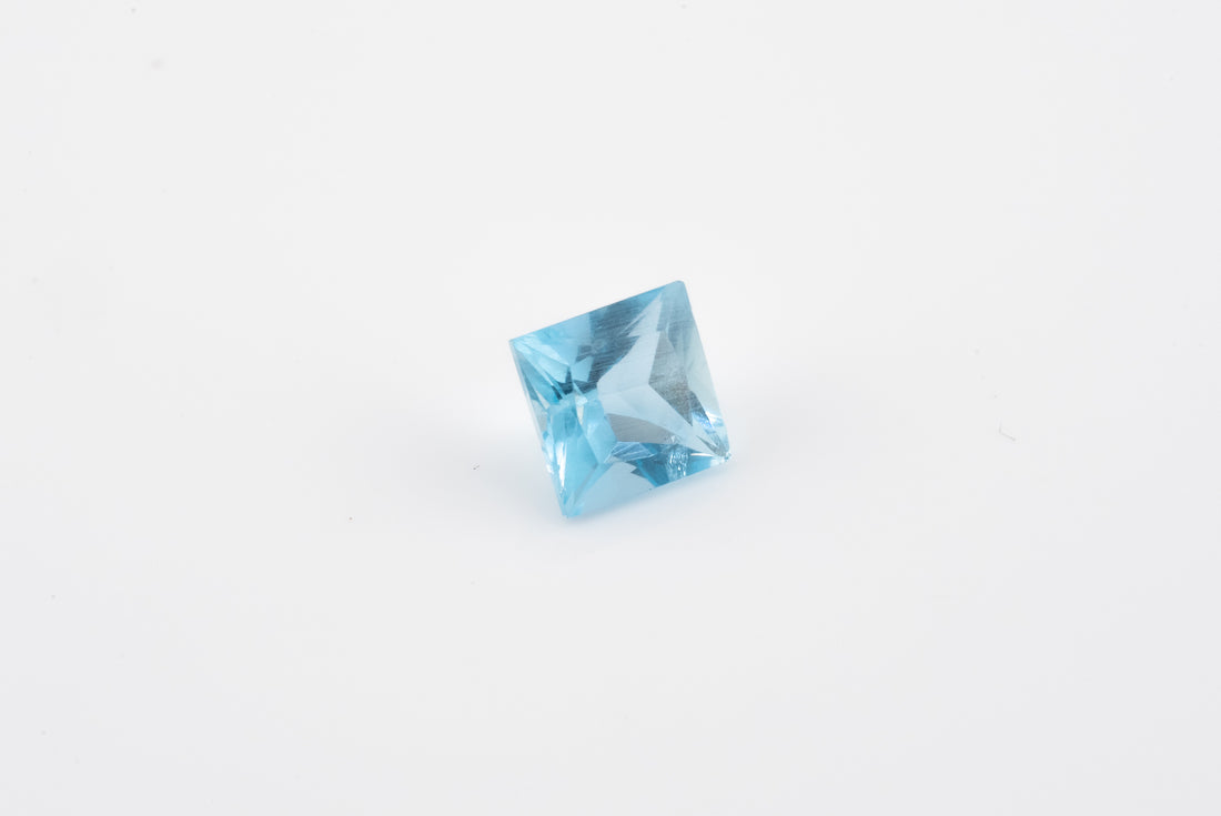 Aquamarine - 1.10 Ct Cushion Cut  VS-VVS Clarity