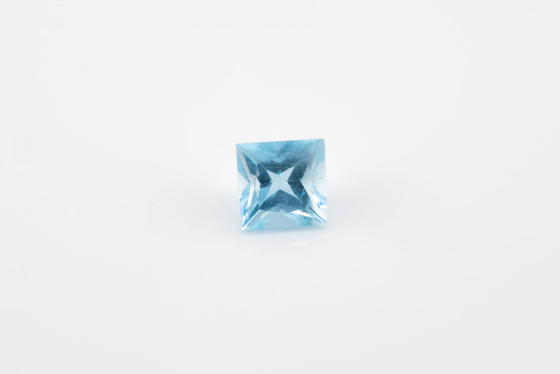 Aquamarine - 1.10 Ct Cushion Cut  VS-VVS Clarity