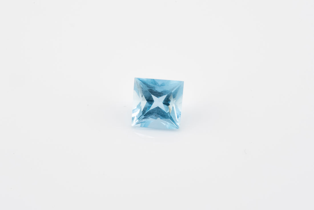 Aquamarine - 1.10 Ct Cushion Cut  VS-VVS Clarity