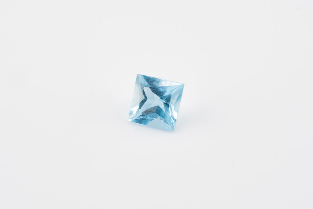 Aquamarine - 1.10 Ct Cushion Cut  VS-VVS Clarity