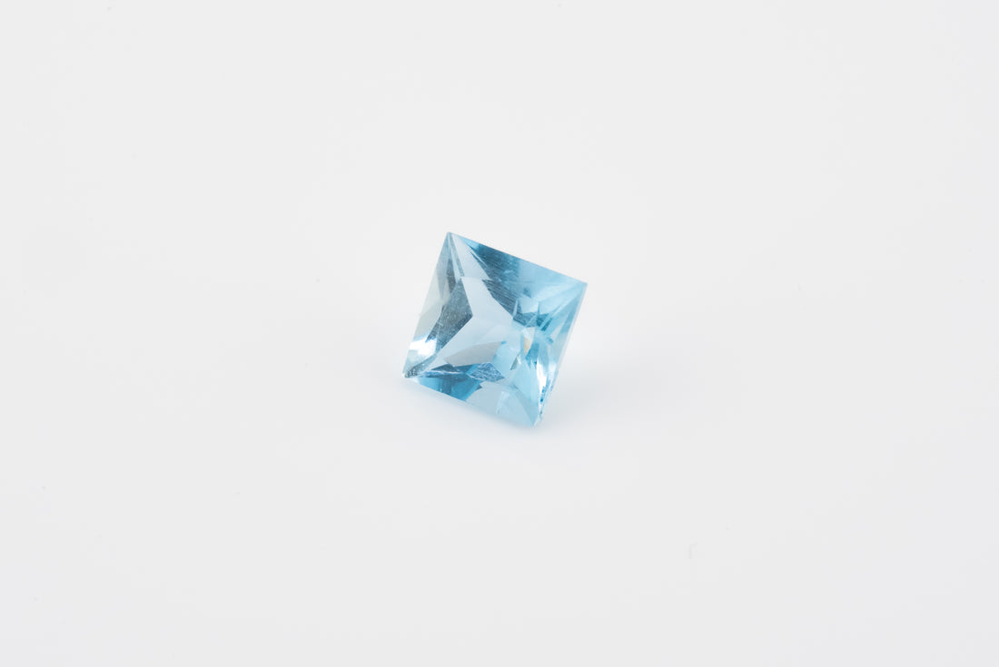 Aquamarine - 1.10 Ct Cushion Cut  VS-VVS Clarity