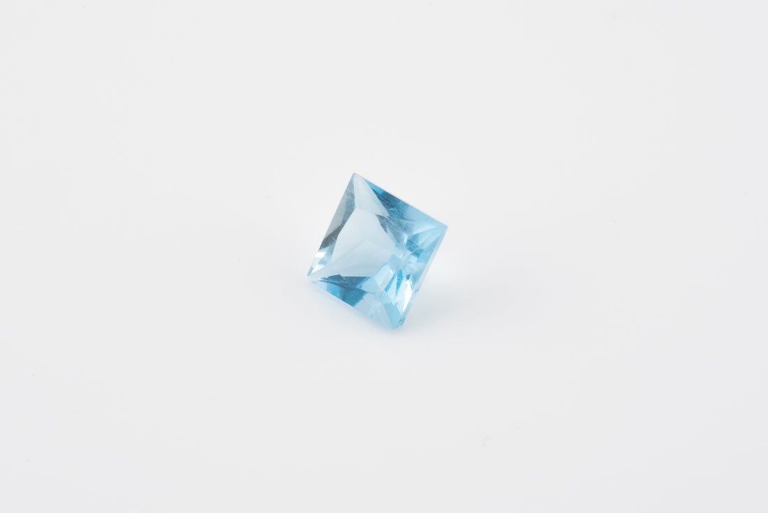 Aquamarine - 1.10 Ct Cushion Cut  VS-VVS Clarity