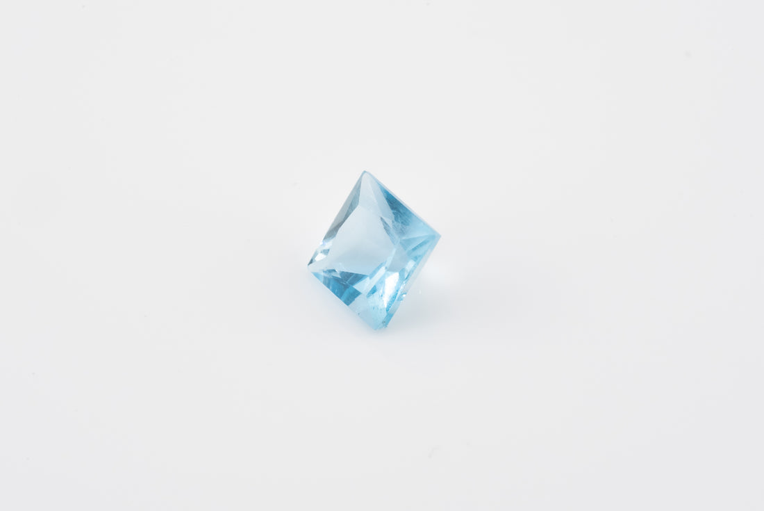 Aquamarine - 1.10 Ct Cushion Cut  VS-VVS Clarity