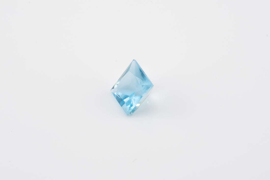 Aquamarine - 1.10 Ct Cushion Cut  VS-VVS Clarity