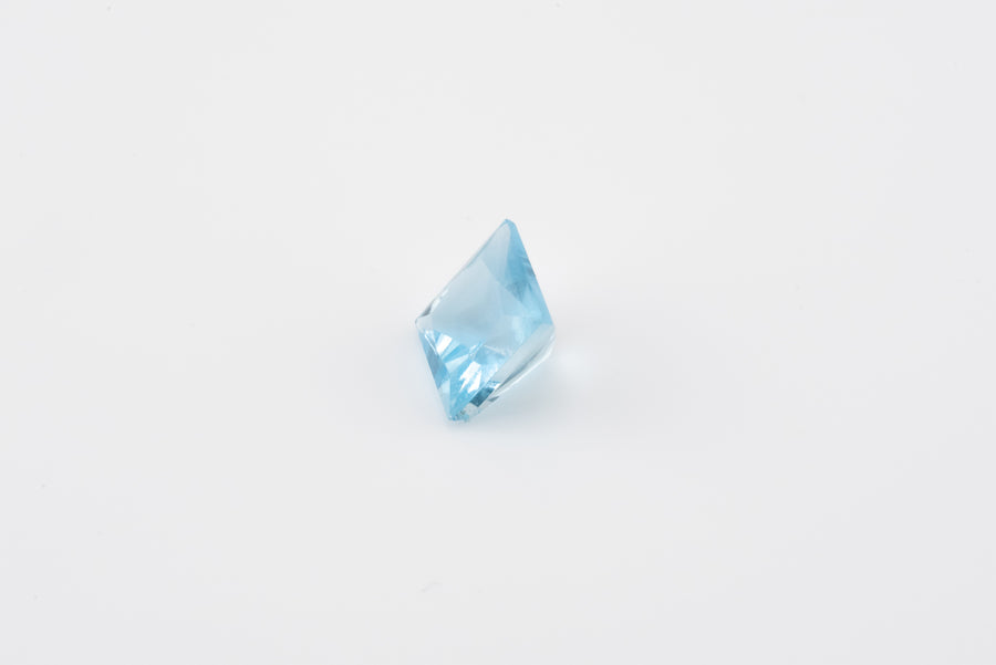 Aquamarine - 1.10 Ct Cushion Cut  VS-VVS Clarity