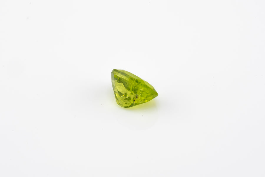 Peridot - 1.65 Ct Oval AAA Apple Green Clean