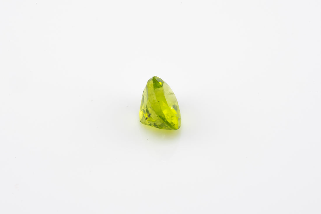 Peridot - 1.65 Ct Oval AAA Apple Green Clean