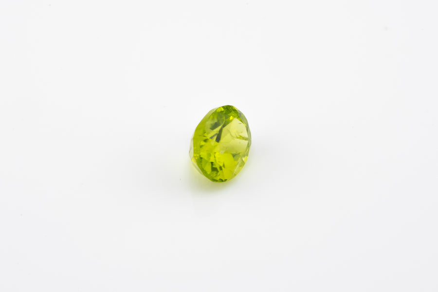 Peridot - 1.65 Ct Oval AAA Apple Green Clean