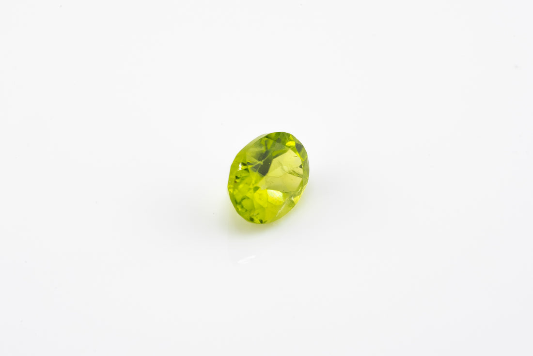 Peridot - 1.65 Ct Oval AAA Apple Green Clean