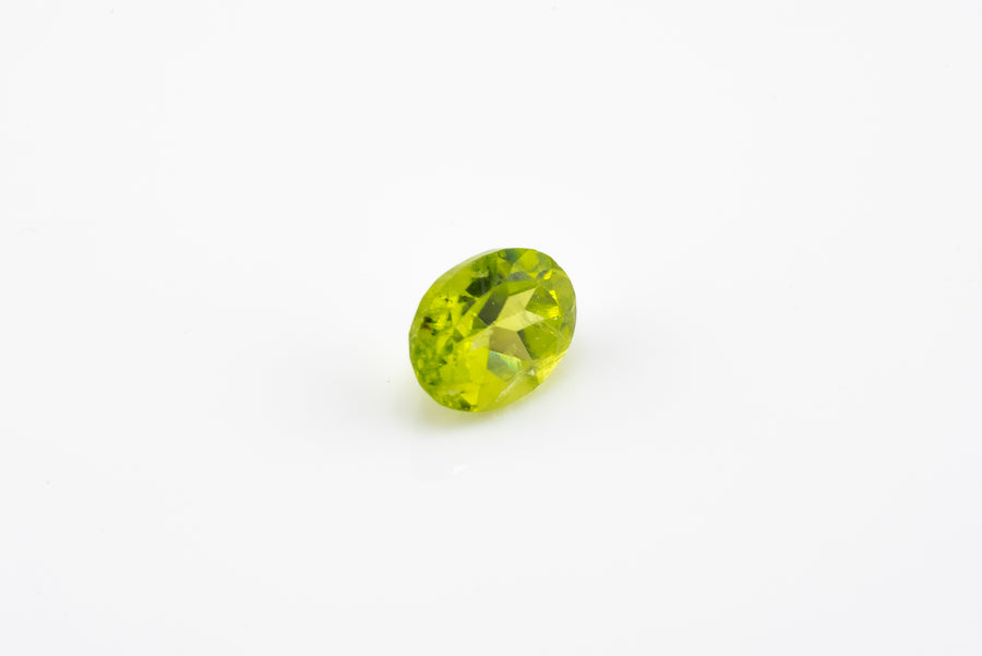 Peridot - 1.65 Ct Oval AAA Apple Green Clean