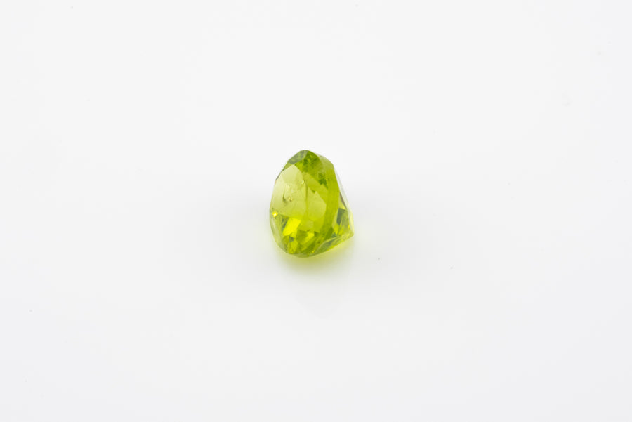 Peridot - 1.65 Ct Oval AAA Apple Green Clean