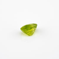 Peridot - 1.65 Ct Oval AAA Apple Green Clean