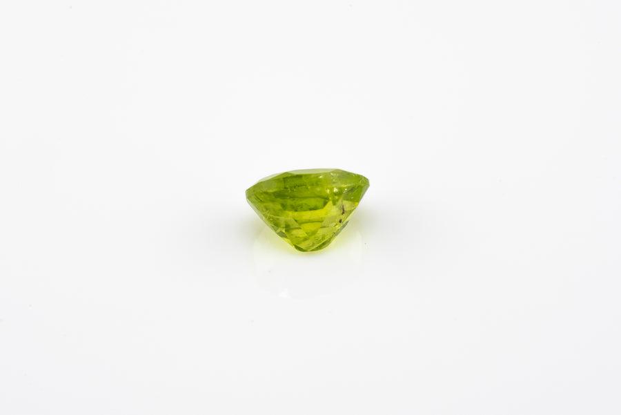 Peridot - 1.65 Ct Oval AAA Apple Green Clean